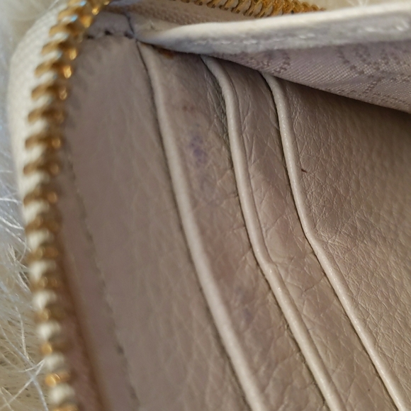 Michael Kors Light Cream Zipper Wallet - Picture 9 of 10